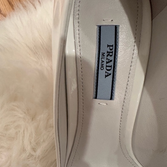 PRADA-Brand New Vernice Bicolor Pumps. Size 36. - Picture 13 of 13